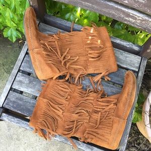 Minnetonka High Fringe Leather Moccasins Sz 8